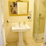 Xenia 3* بومبيي